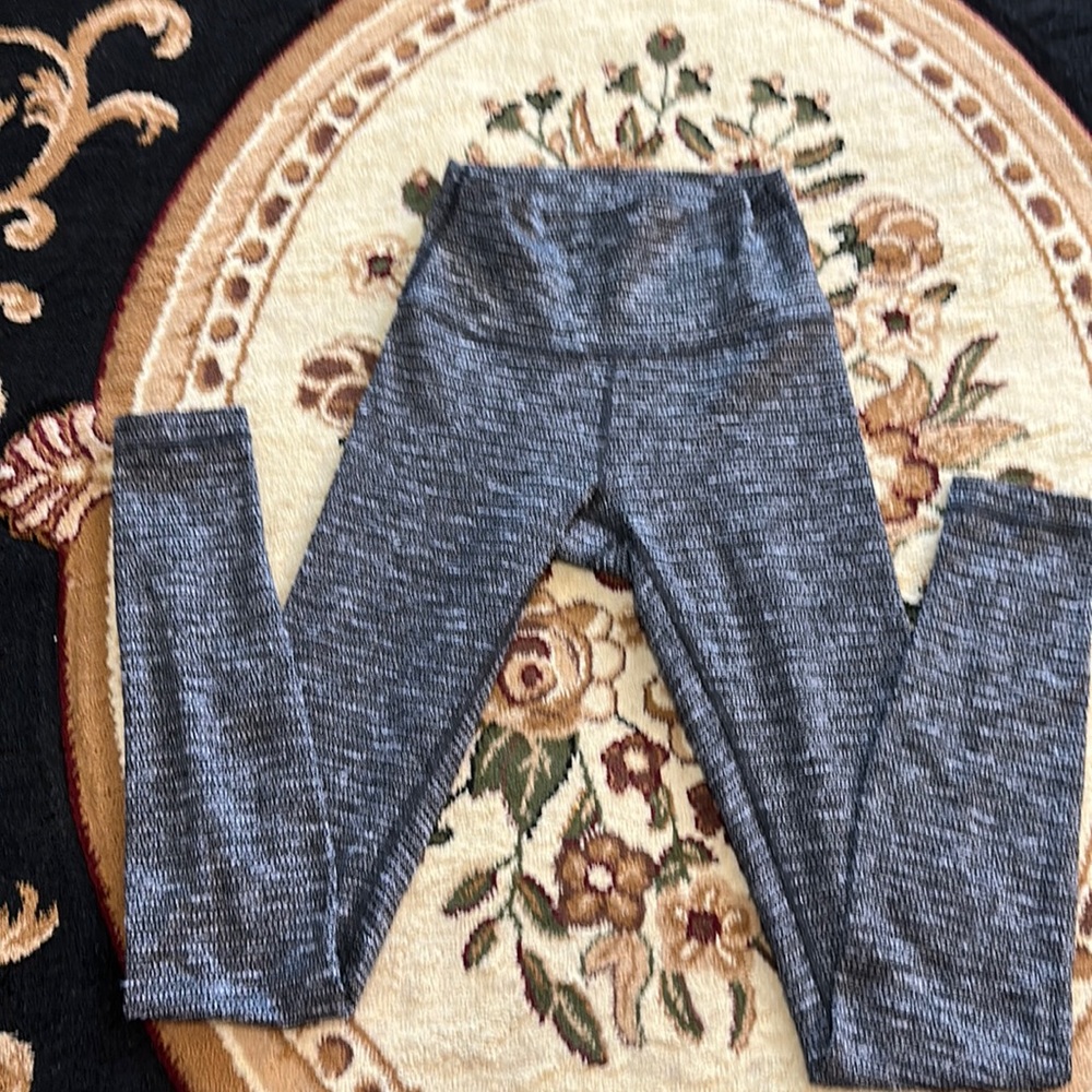 Size 4 align knit legging. Good condition, soft and cozy. 25”